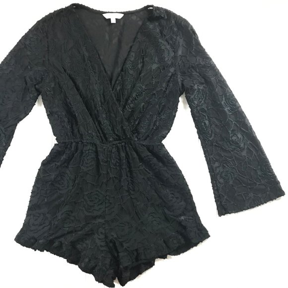 Francesca's Collections Pants - Francesca's Deep V Wrap Shorts Romper M